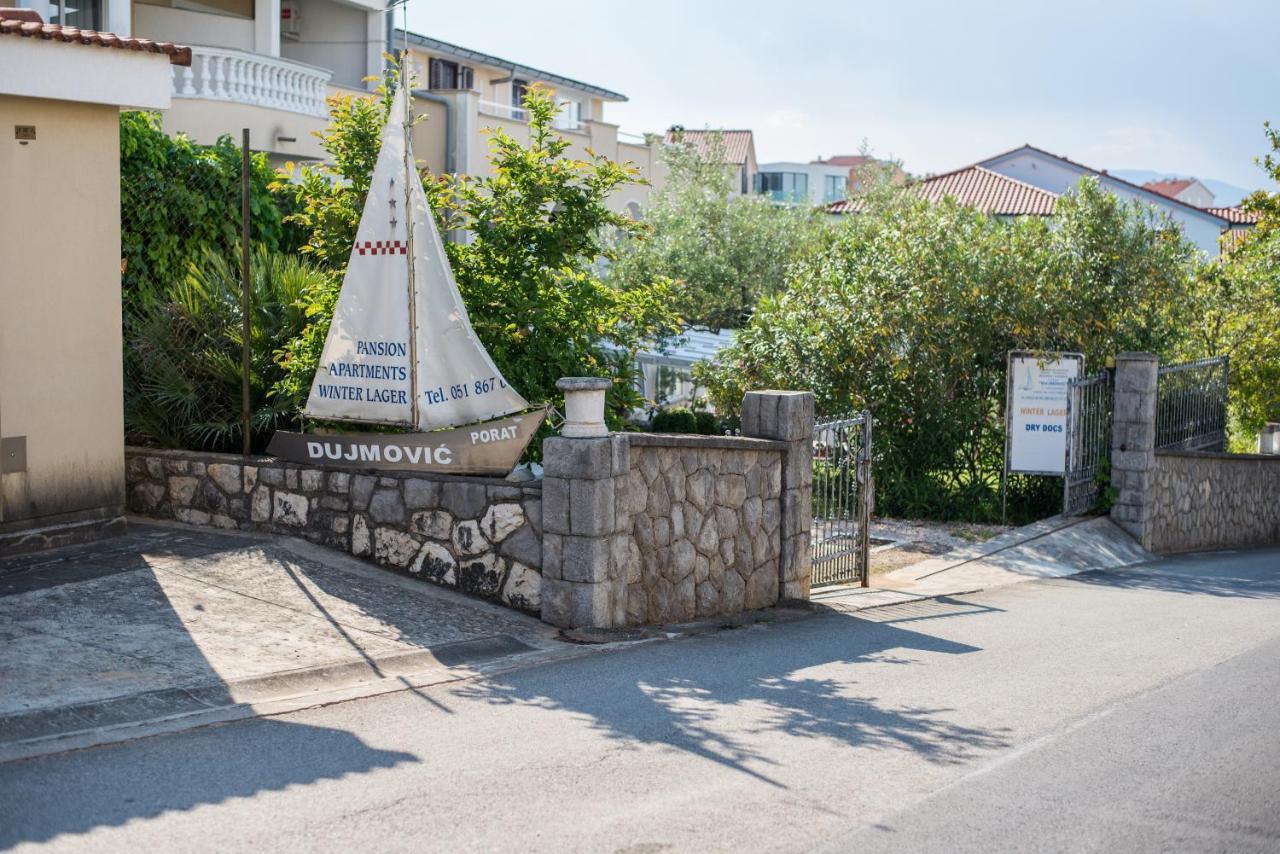 Pansion Dujmovic 1 Apartamento Malinska Exterior foto